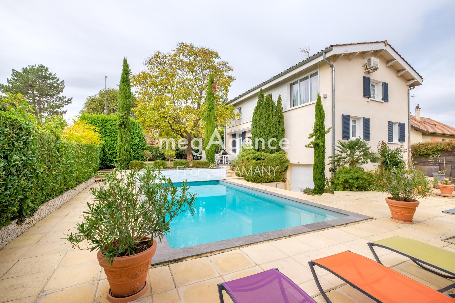 Maison 6 pièces 200 m² · à Dommartin · 200 m² · 820 000 €