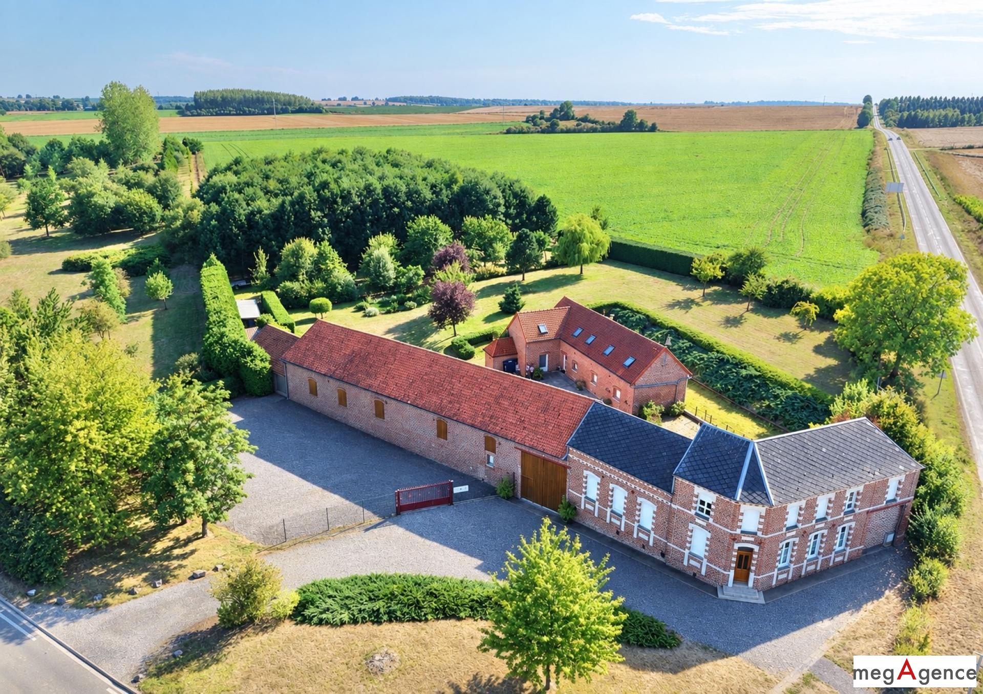 Maison 20 pièces 590 m² · à Hedauville · 590 m² · 679 000 €