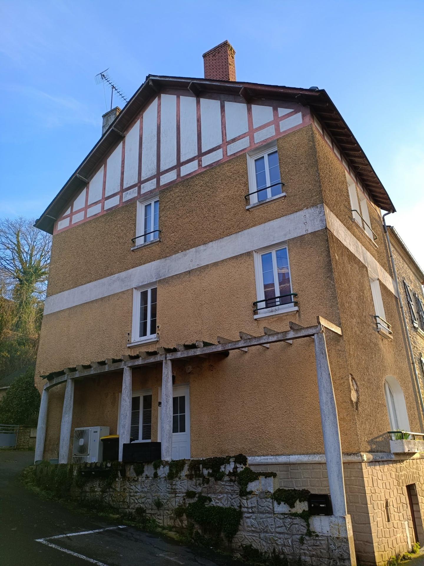 Maison 6 pièces 138 m² · à Avoise · 138 m² · 116 900 €
