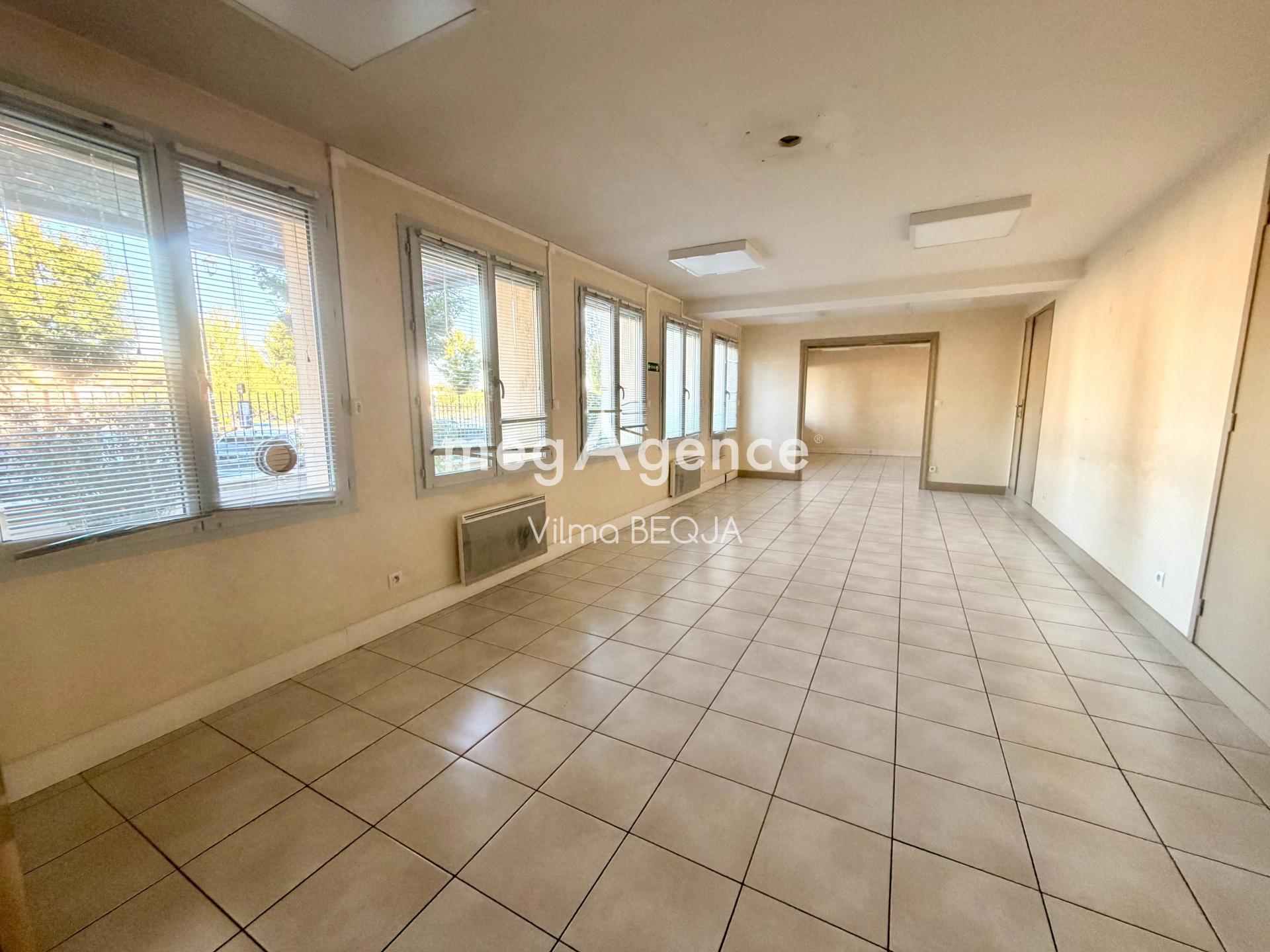 Local commercial 4 pièces 169 m² · à Sens · 169 m² · 267 000 €