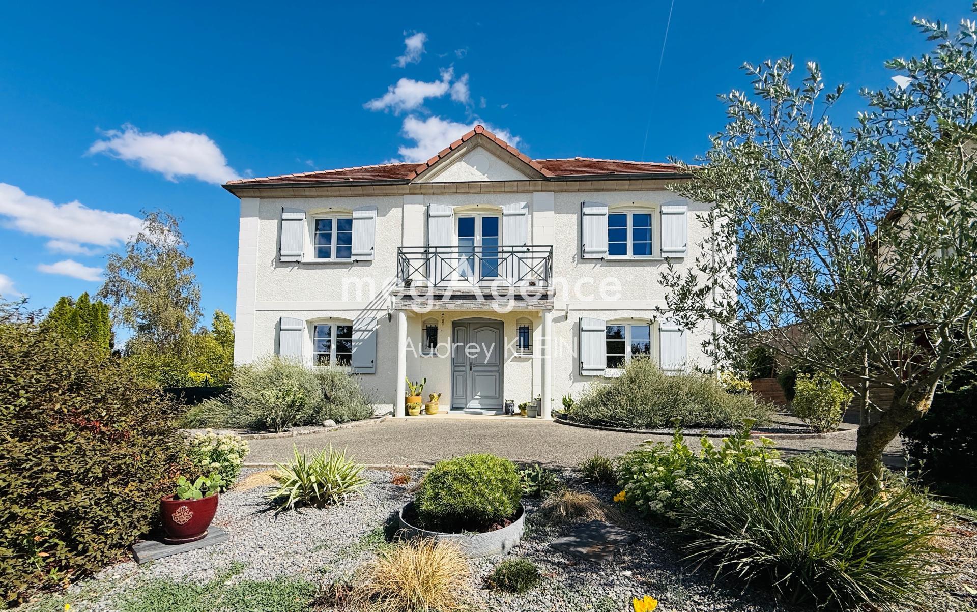 Maison 7 pièces 166 m² · à Plessis-Saint-Jean · 166 m² · 312 000 €