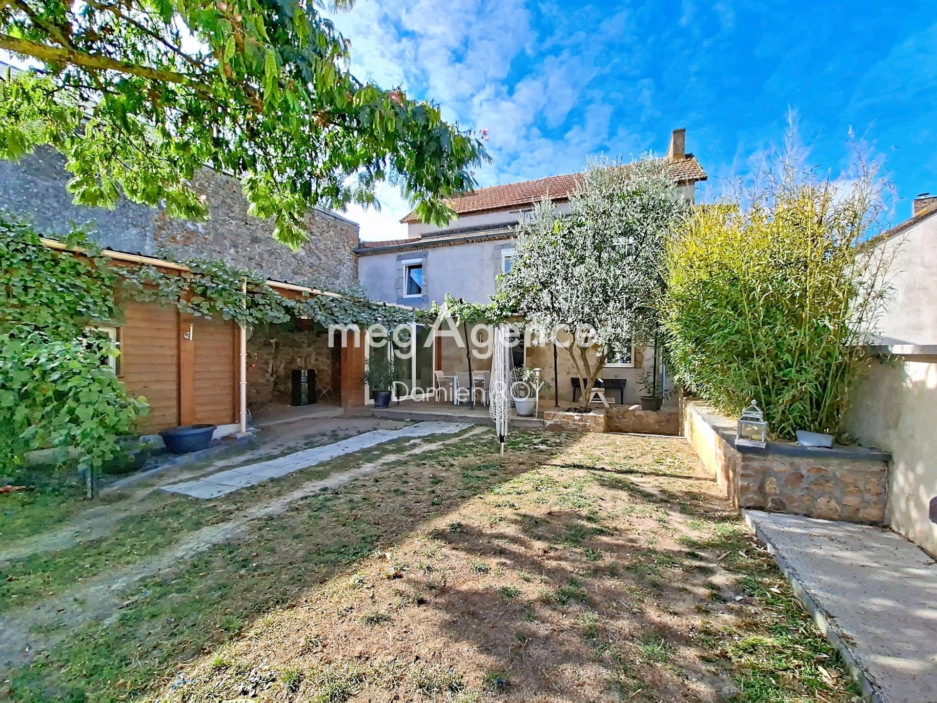 Maison 6 pièces 180 m² · à Saint-Sauveur · 180 m² · 219 000 €