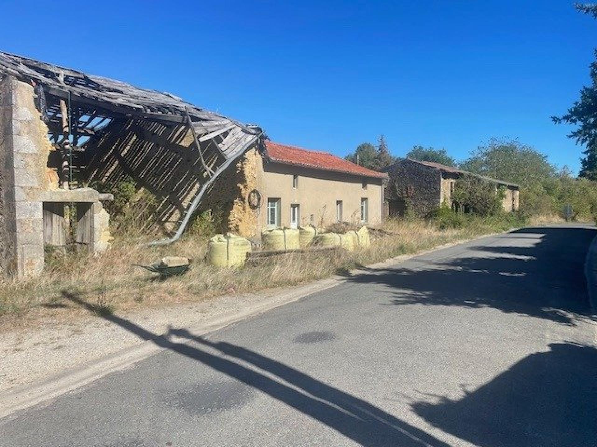 Maison 4 pièces 160 m² · à Le Dorat · 160 m² · 30 000 €