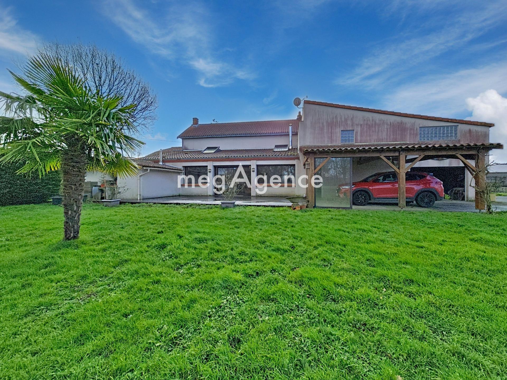 Maison 9 pièces 200 m² · à Begrolles-en-Mauges · 200 m² · 259 500 €