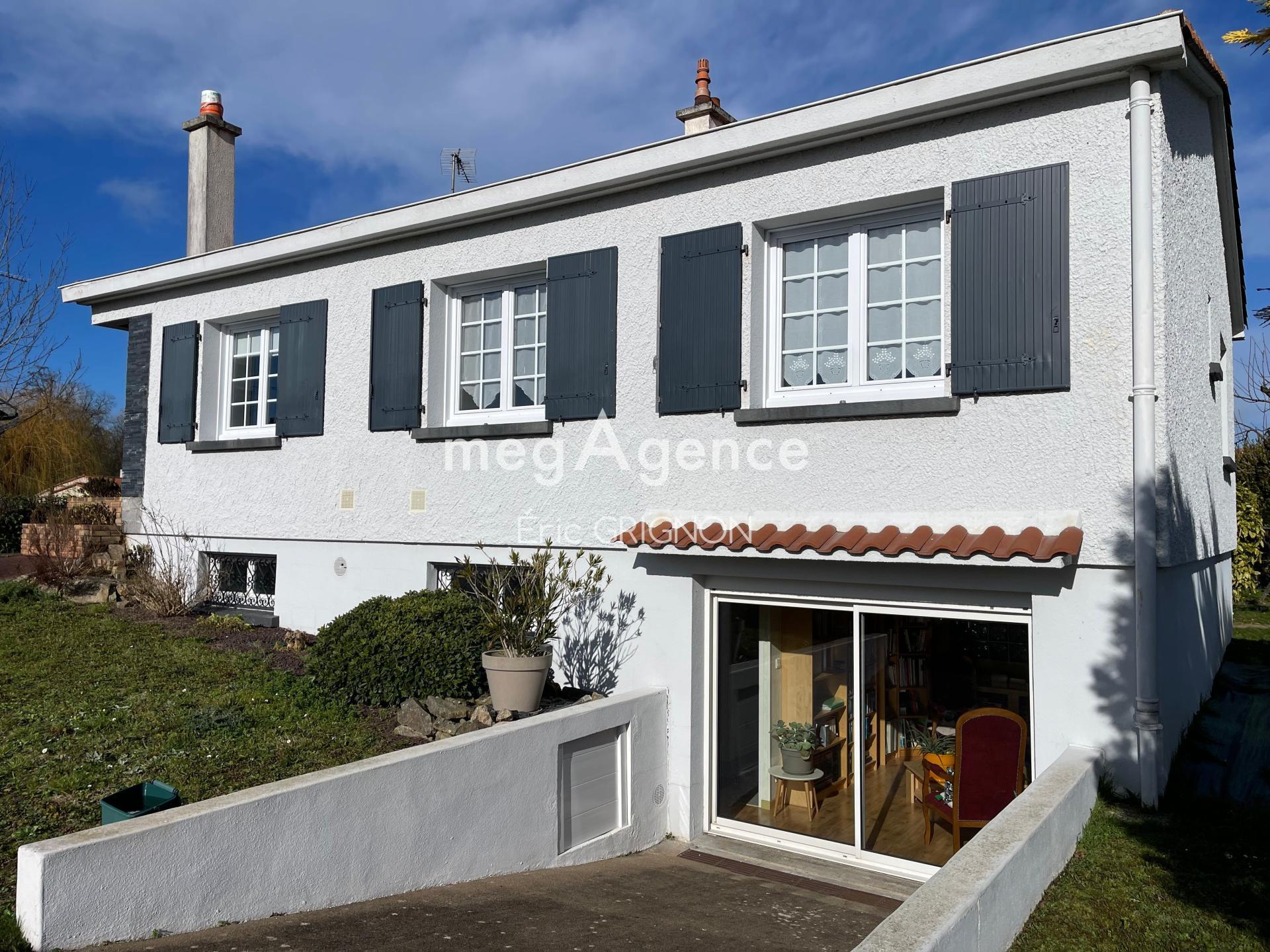 Maison 5 pièces 230 m² · à Treize-Septiers · 230 m² · 324 000 €