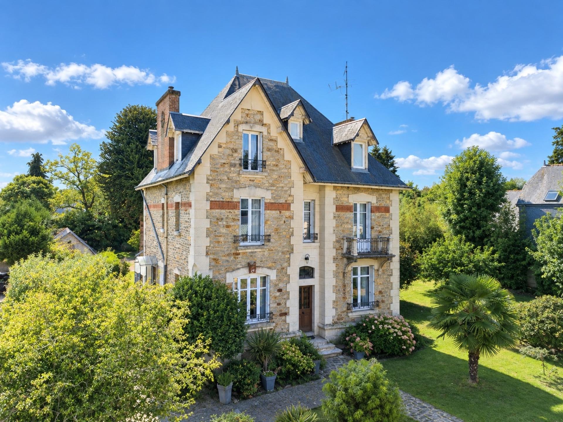 Maison 11 pièces 268 m² · à Ploermel · 268 m² · 549 900 €