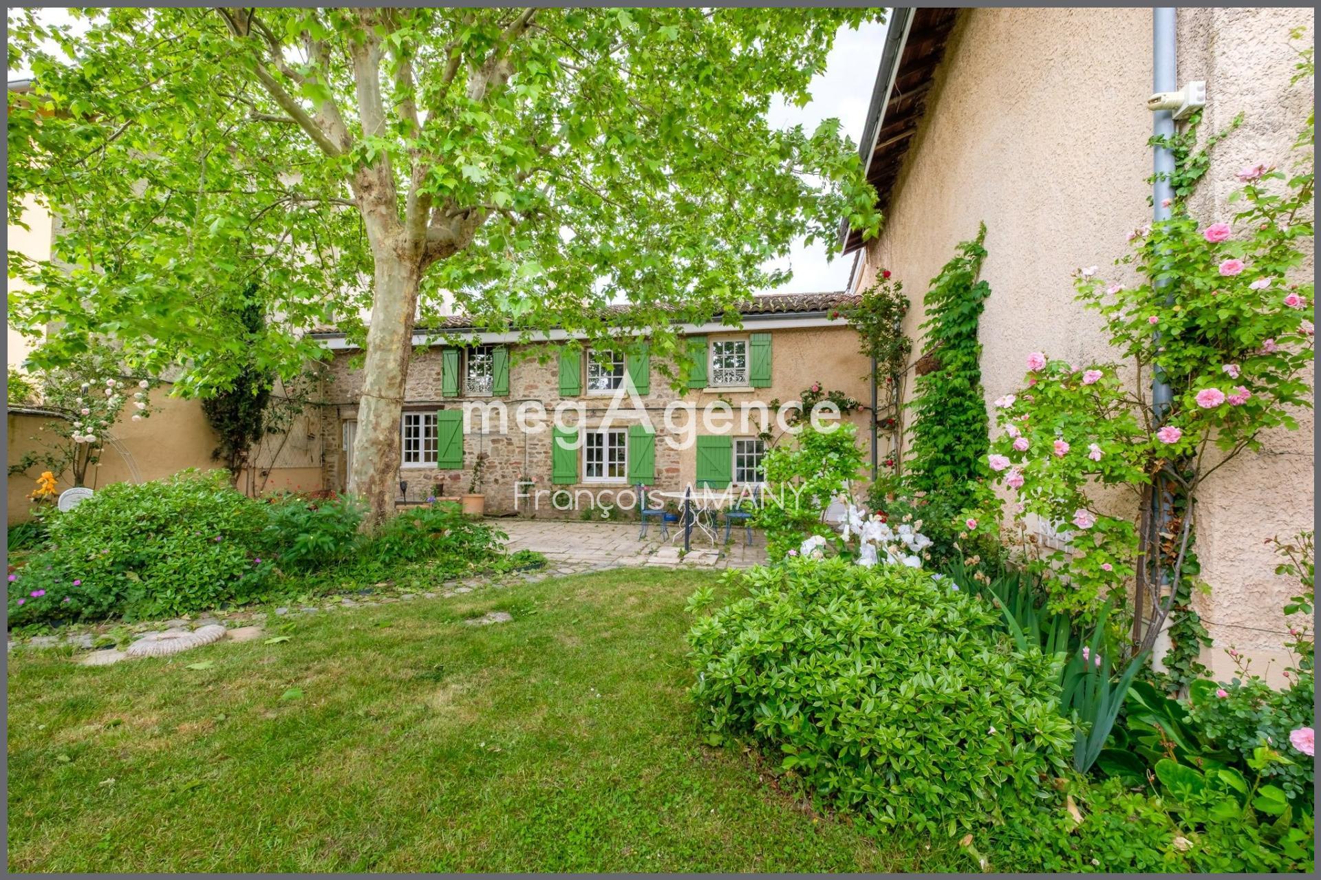 Maison 8 pièces 250 m² · à Dommartin · 250 m² · 595 000 €