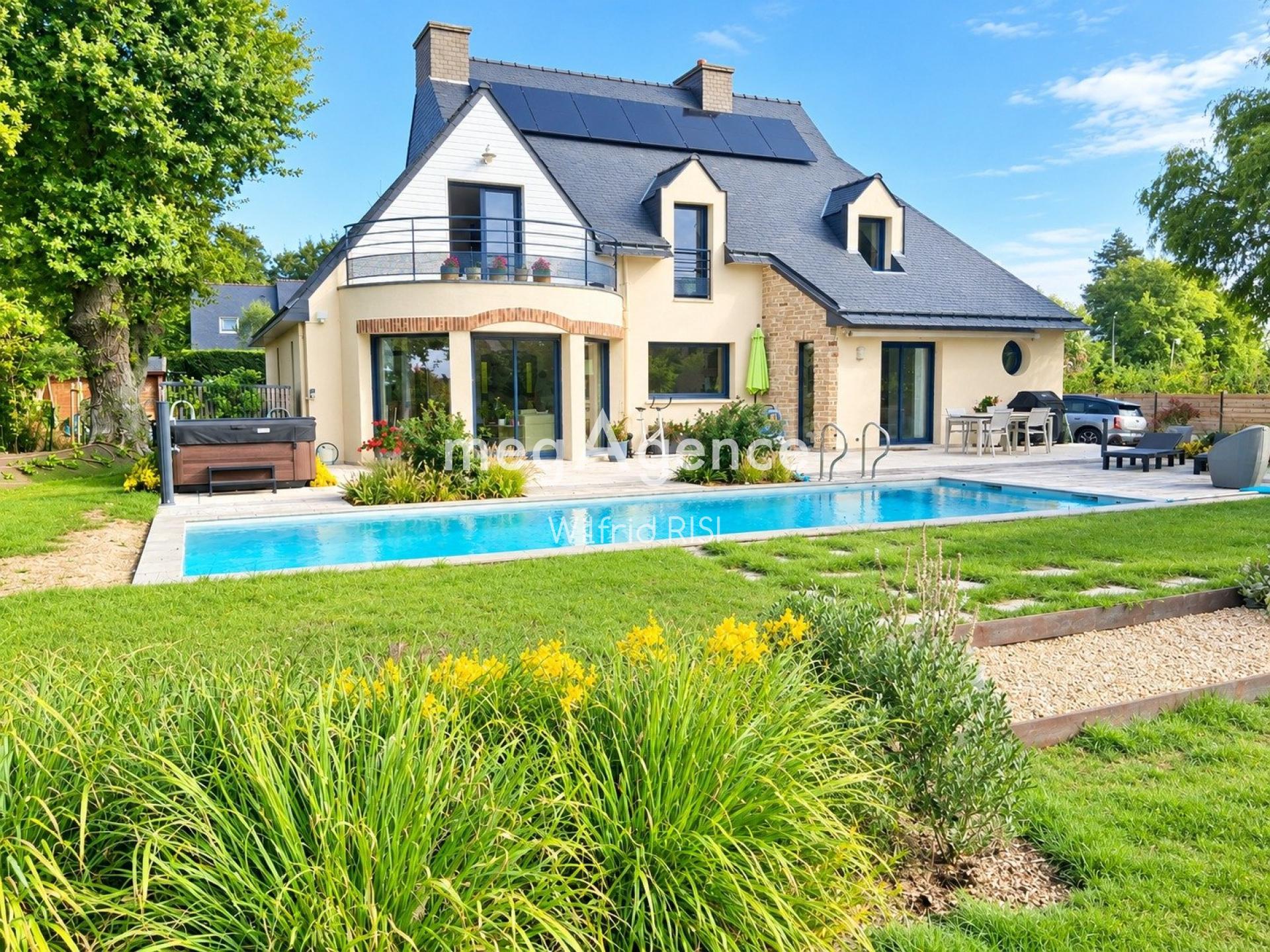 Maison 9 pièces 188 m² · à Ploeren · 188 m² · 957 000 €