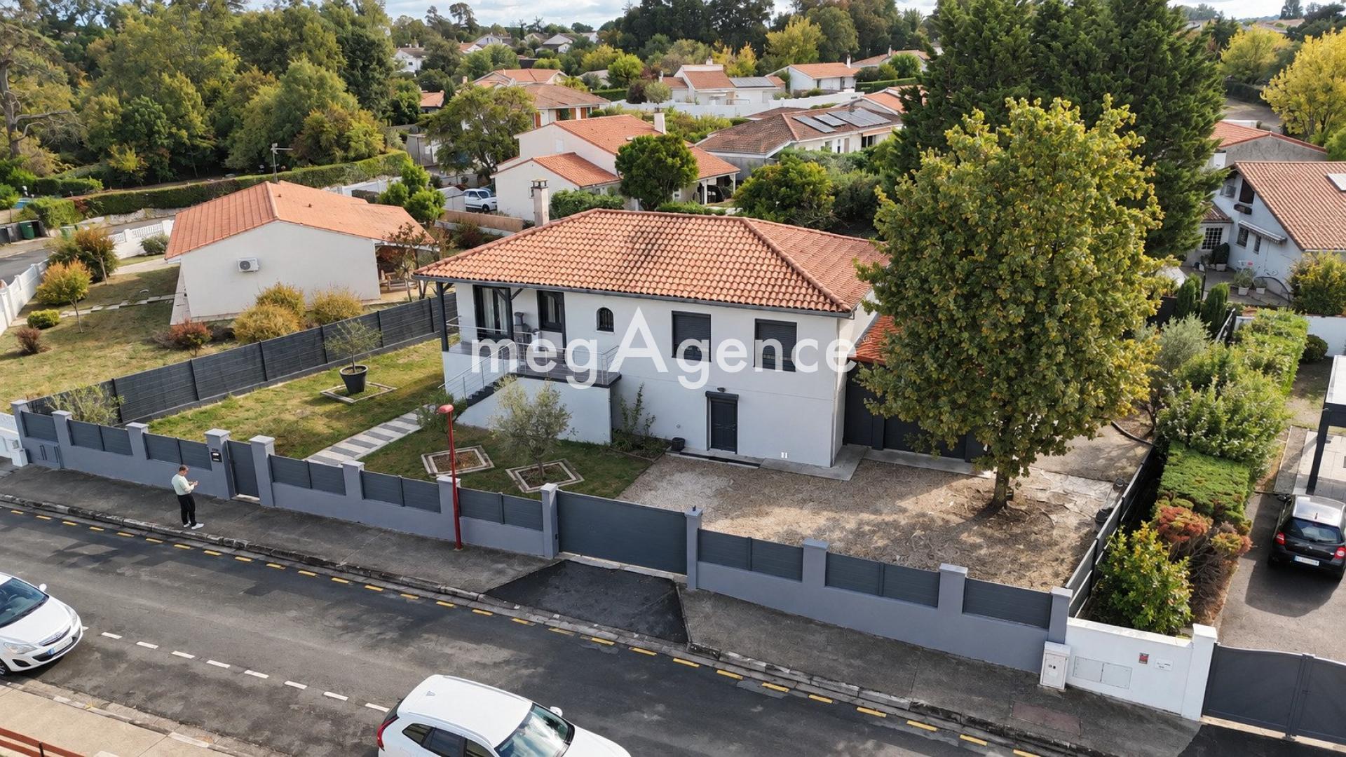 Maison 5 pièces 180 m² · à Bassens · 180 m² · 415 000 €