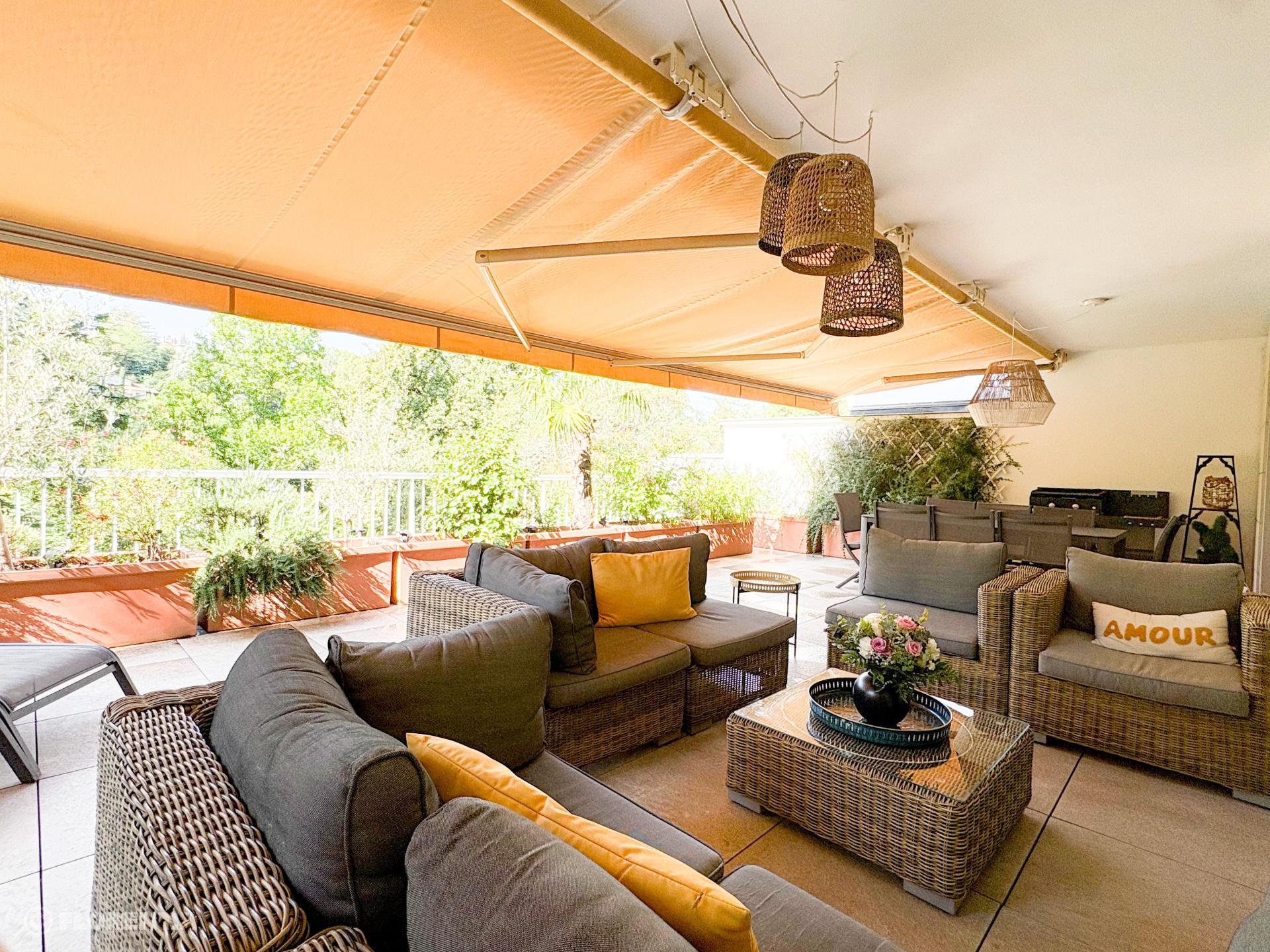 Appartement 5 pièces 110 m² · à Charbonnieres-les-Bains · 110 m² · 645 000 €