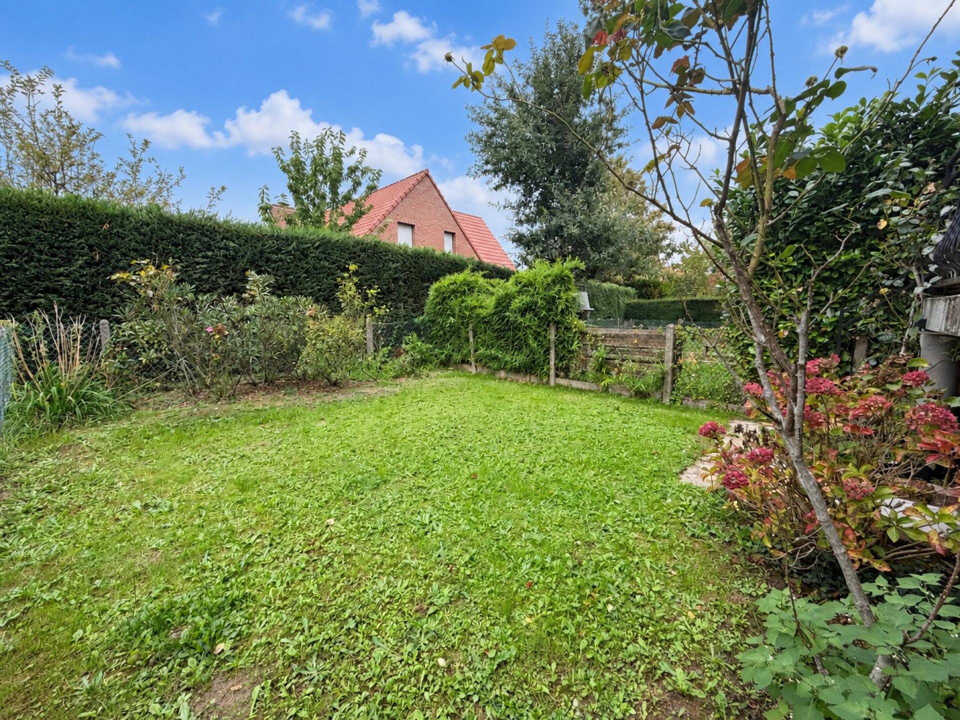 Maison de type bel-étage - 3 chambres - Jardin - Sous sol et Garage