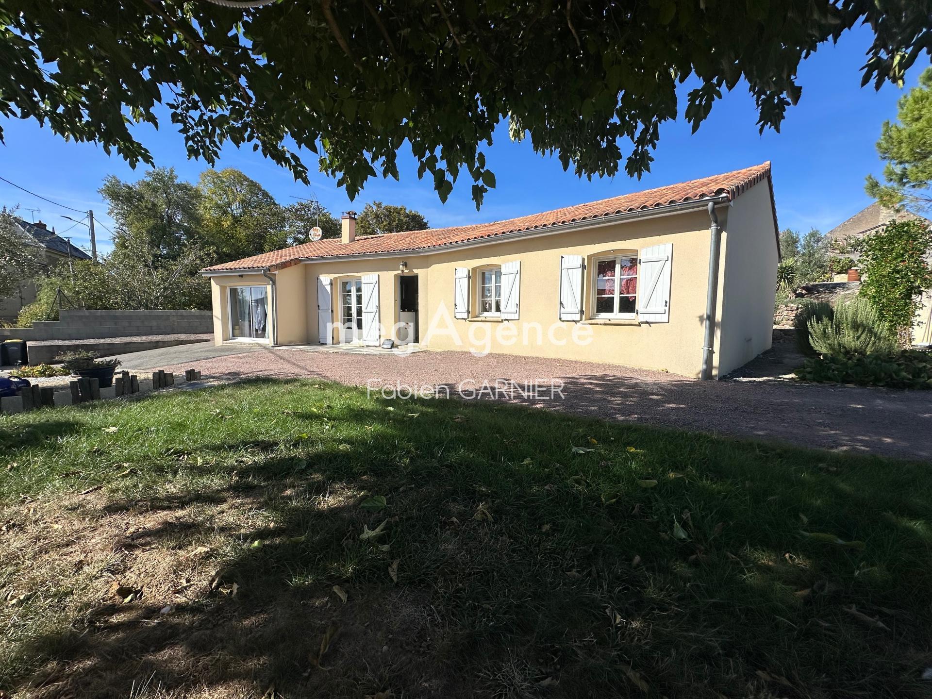 Maison 6 pièces 119 m² · à Le Puy-Notre-Dame · 119 m² · 229 000 €