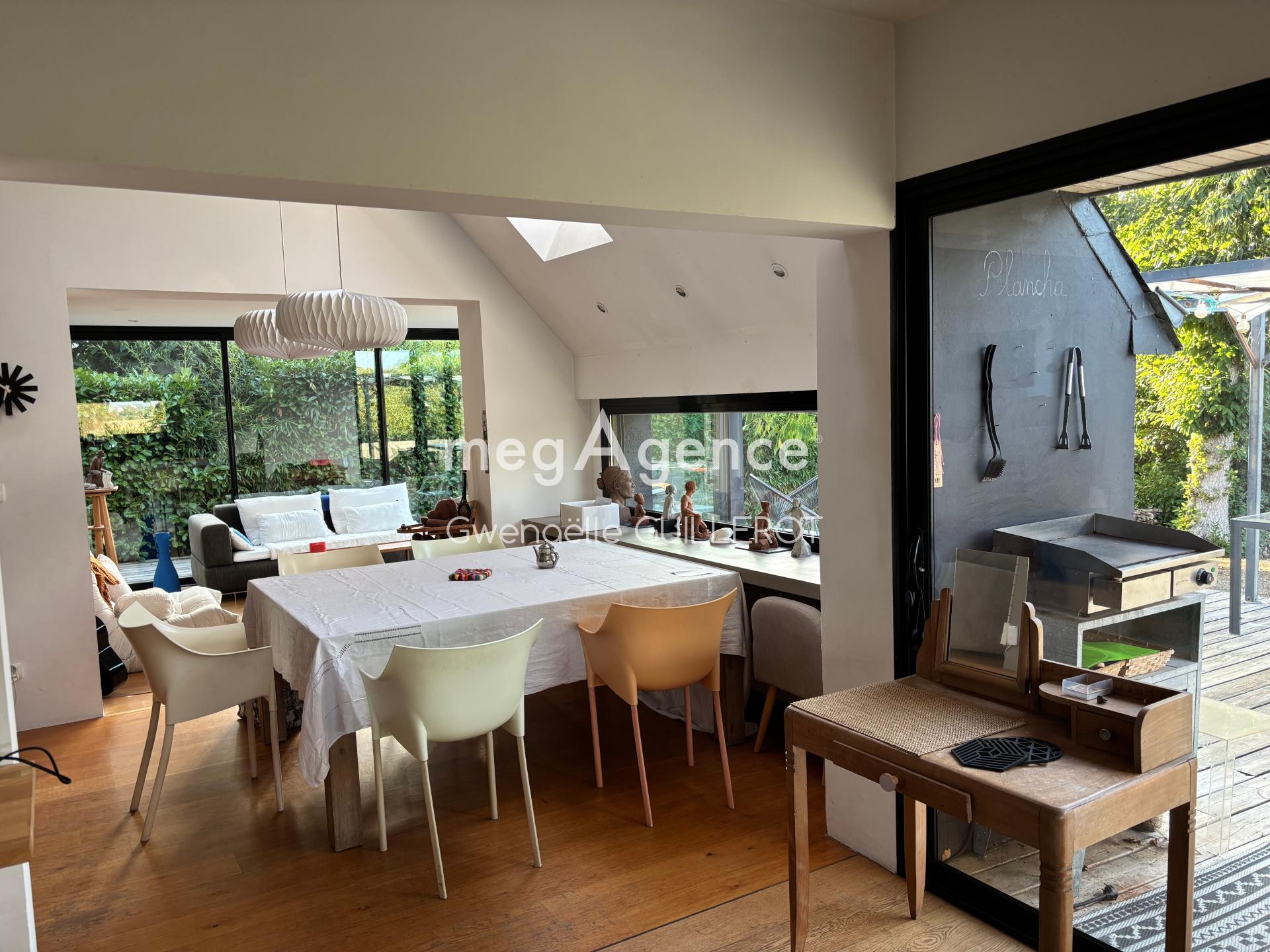 Maison 9 pièces 230 m² · à Larmor-Plage · 230 m² · 984 000 €