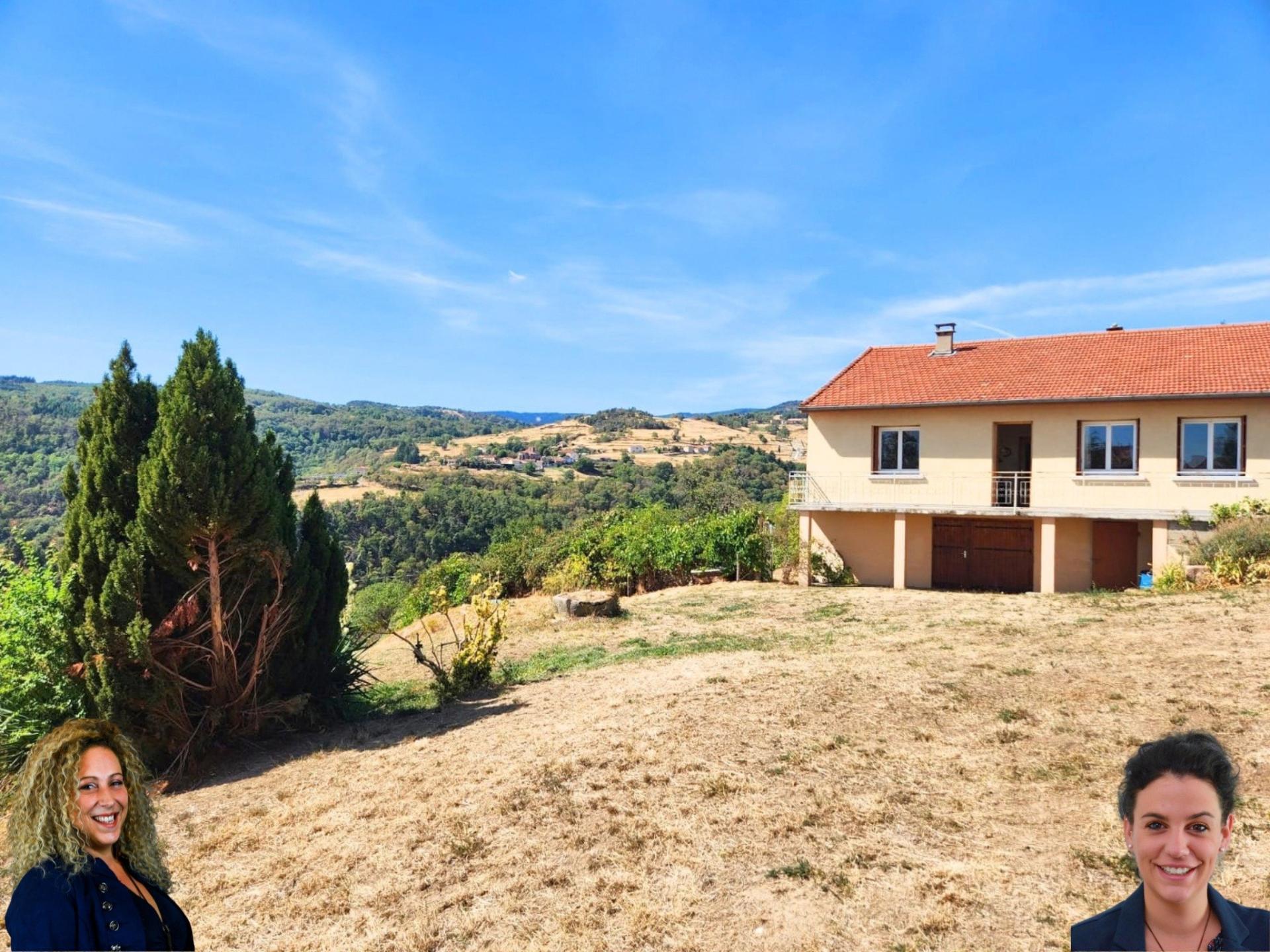 Maison 5 pièces 129 m² · à Essertines-en-Chatelneuf · 129 m² · 165 000 €
