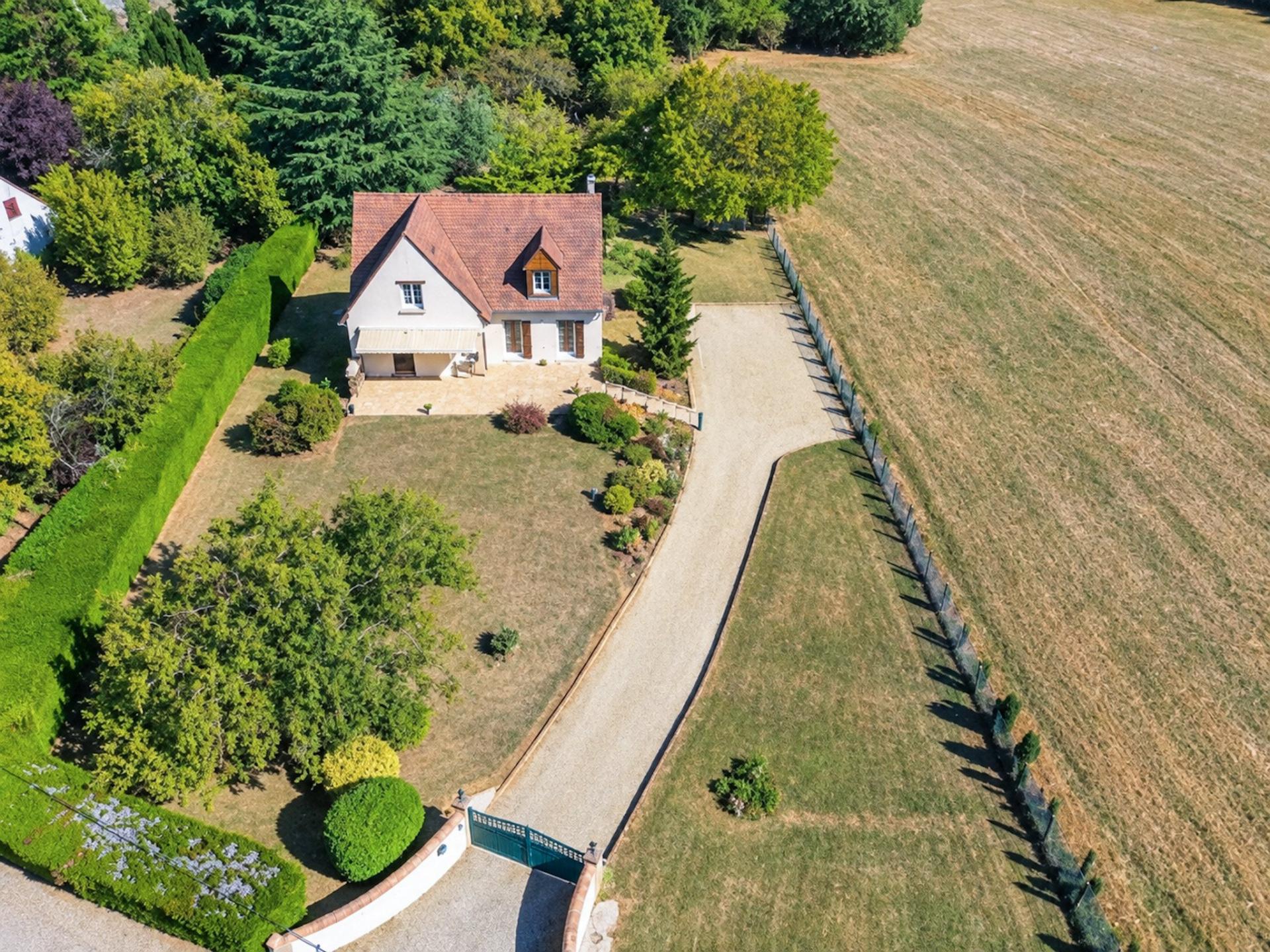 Maison 6 pièces 145 m² · à Savigne-l'Eveque · 145 m² · 305 000 €
