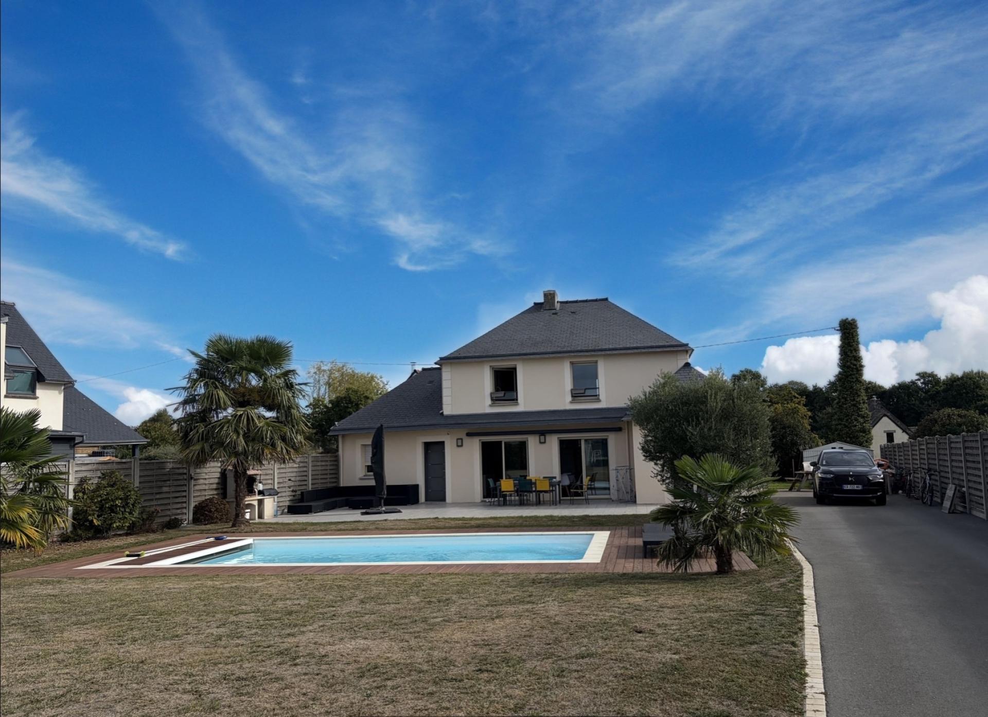 Maison 8 pièces 183 m² · à Baguer-Pican · 183 m² · 572 500 €