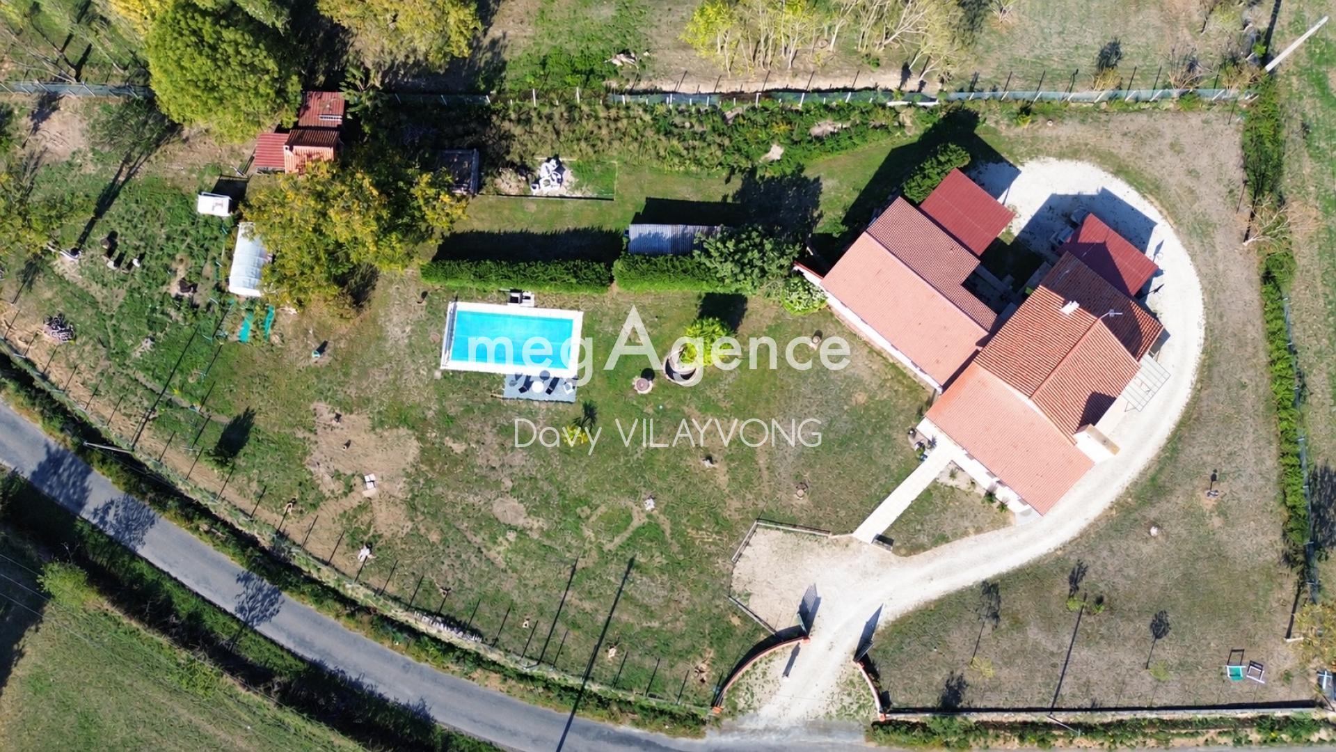 Maison 6 pièces 179 m² · à Yzernay · 179 m² · 318 500 €