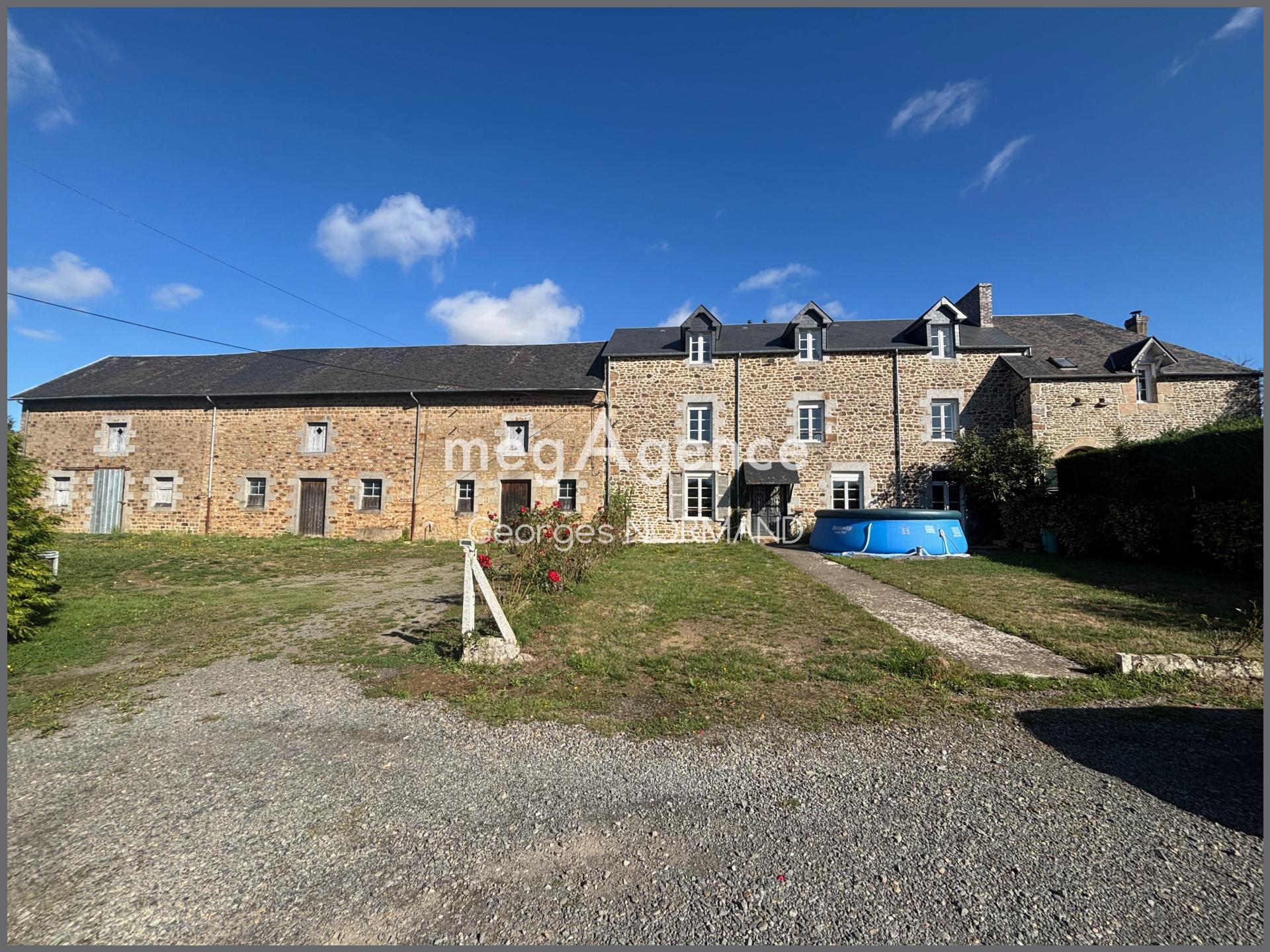Maison 15 pièces 340 m² · à Saint-Quentin-sur-le-Homme · 340 m² · 300 000 €
