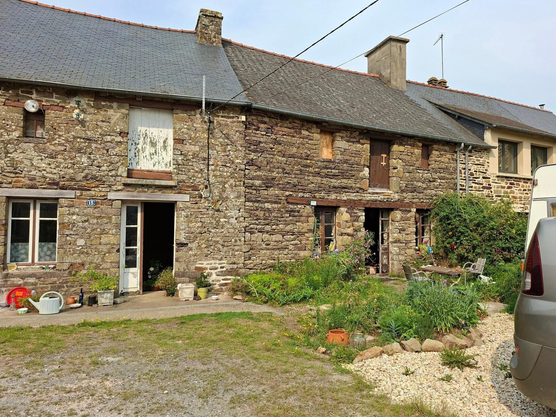 Maison 4 pièces 202 m² · à Neant-sur-Yvel · 202 m² · 81 000 €