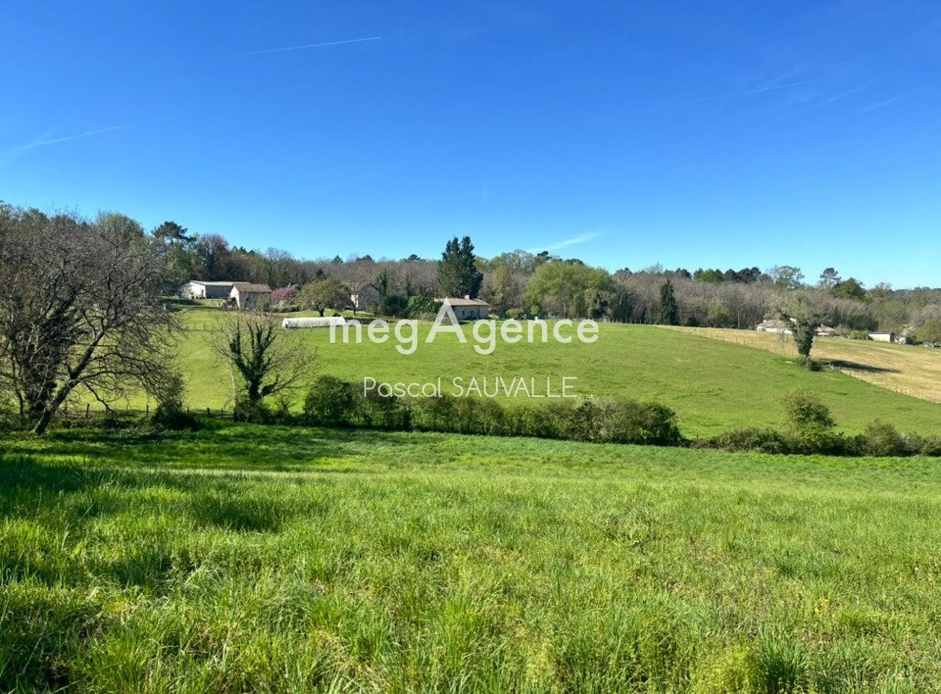 Terrain 6800 m² · à Saint-Germain-du-Salembre · 44 000 €