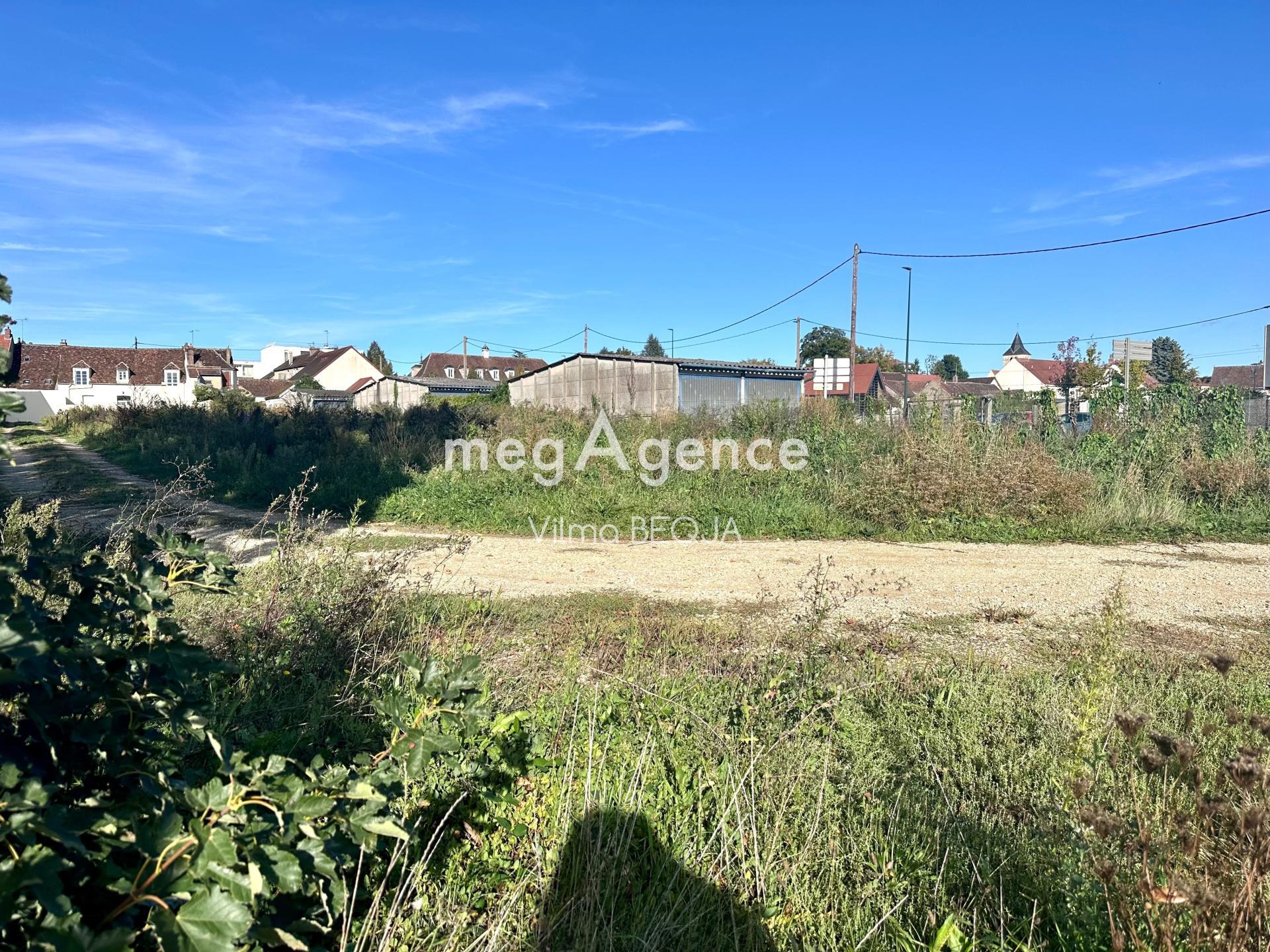 Terrain à SENS, 89100 - 2062m² · 260 000 €