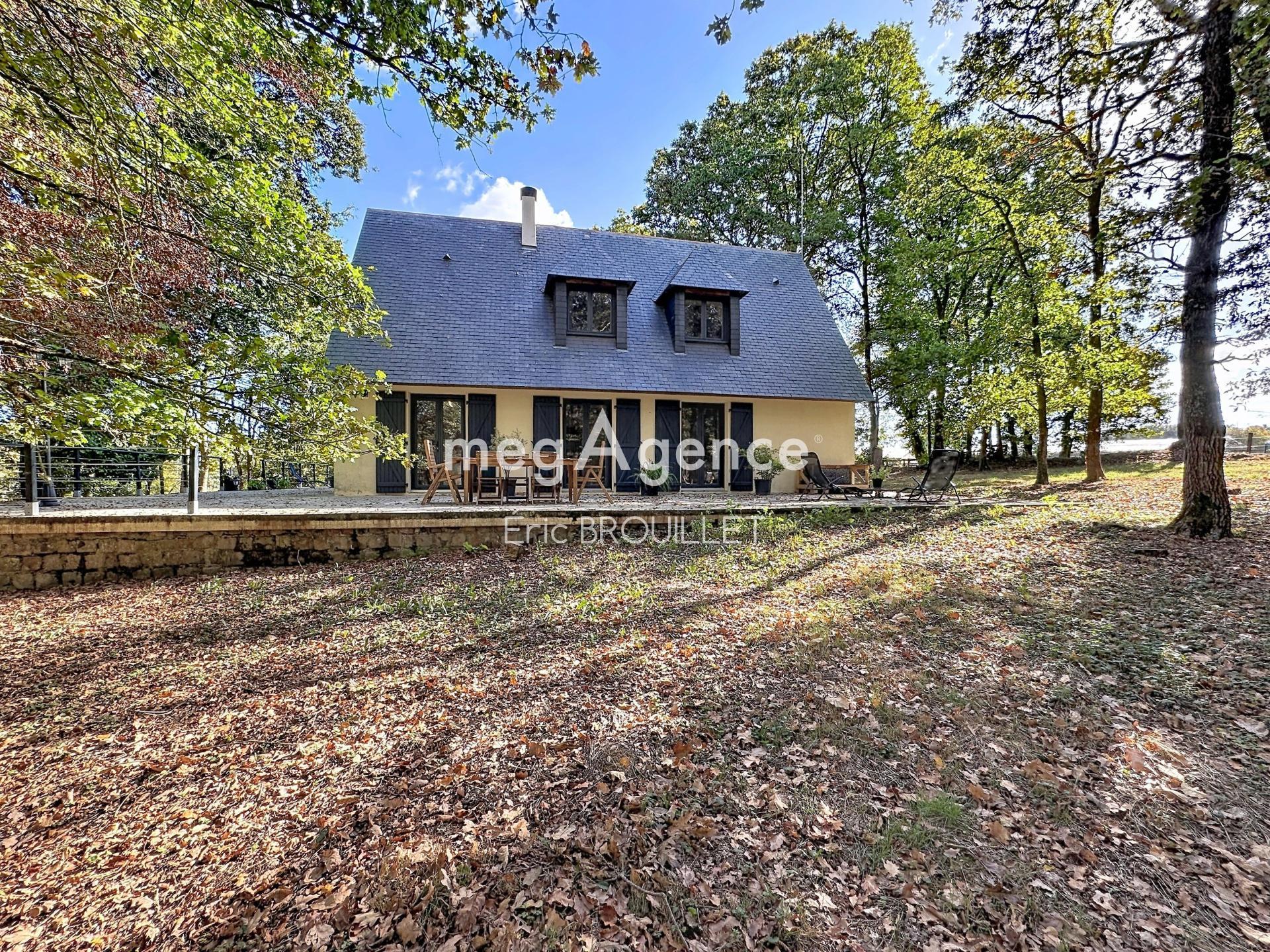 Maison 5 pièces 170 m² · à Saint-Augustin-des-Bois · 170 m² · 350 000 €
