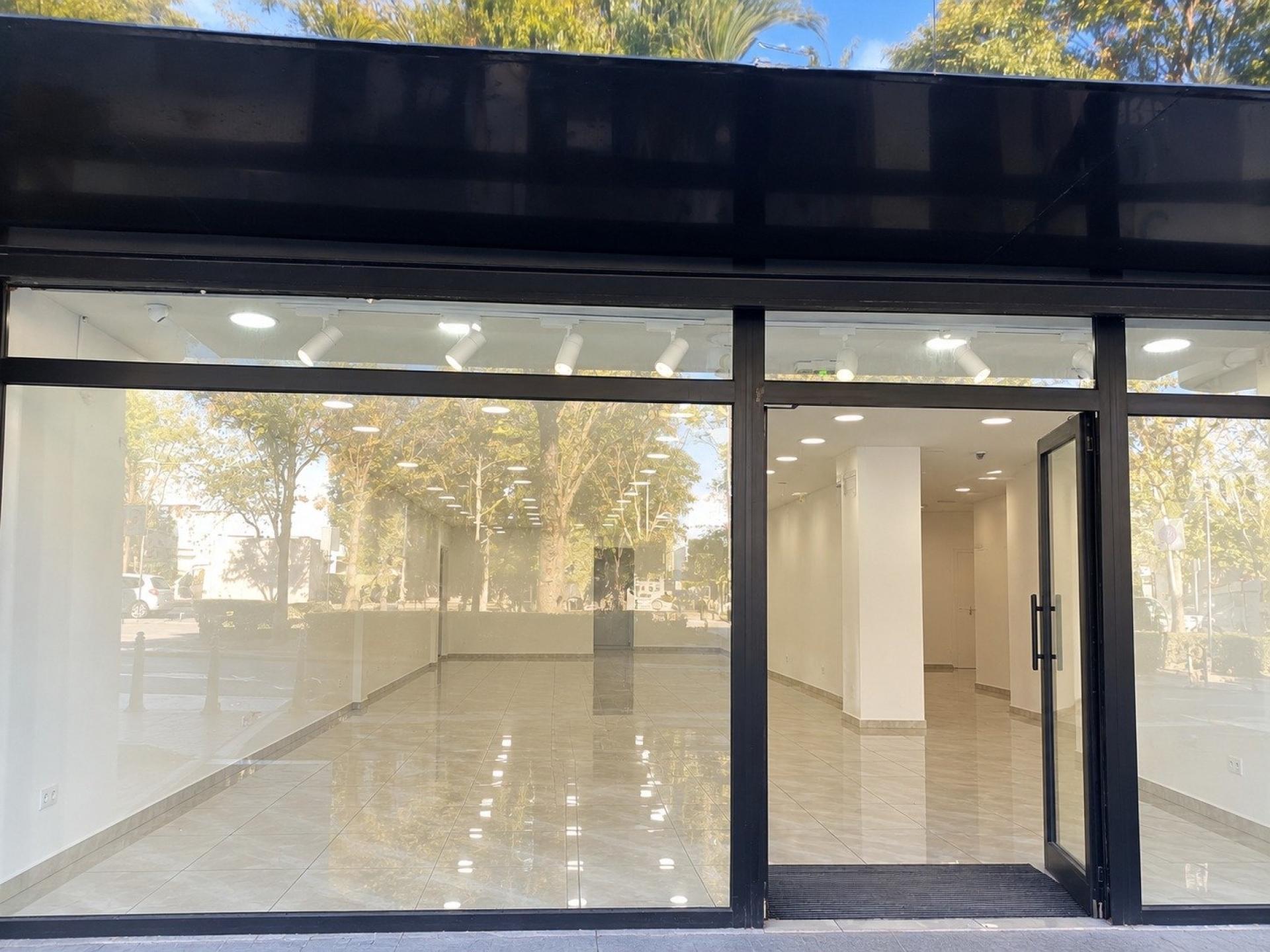 Local commercial 2 pièces 120 m² · à Évry-Courcouronnes · 120 m² · 76 600 €
