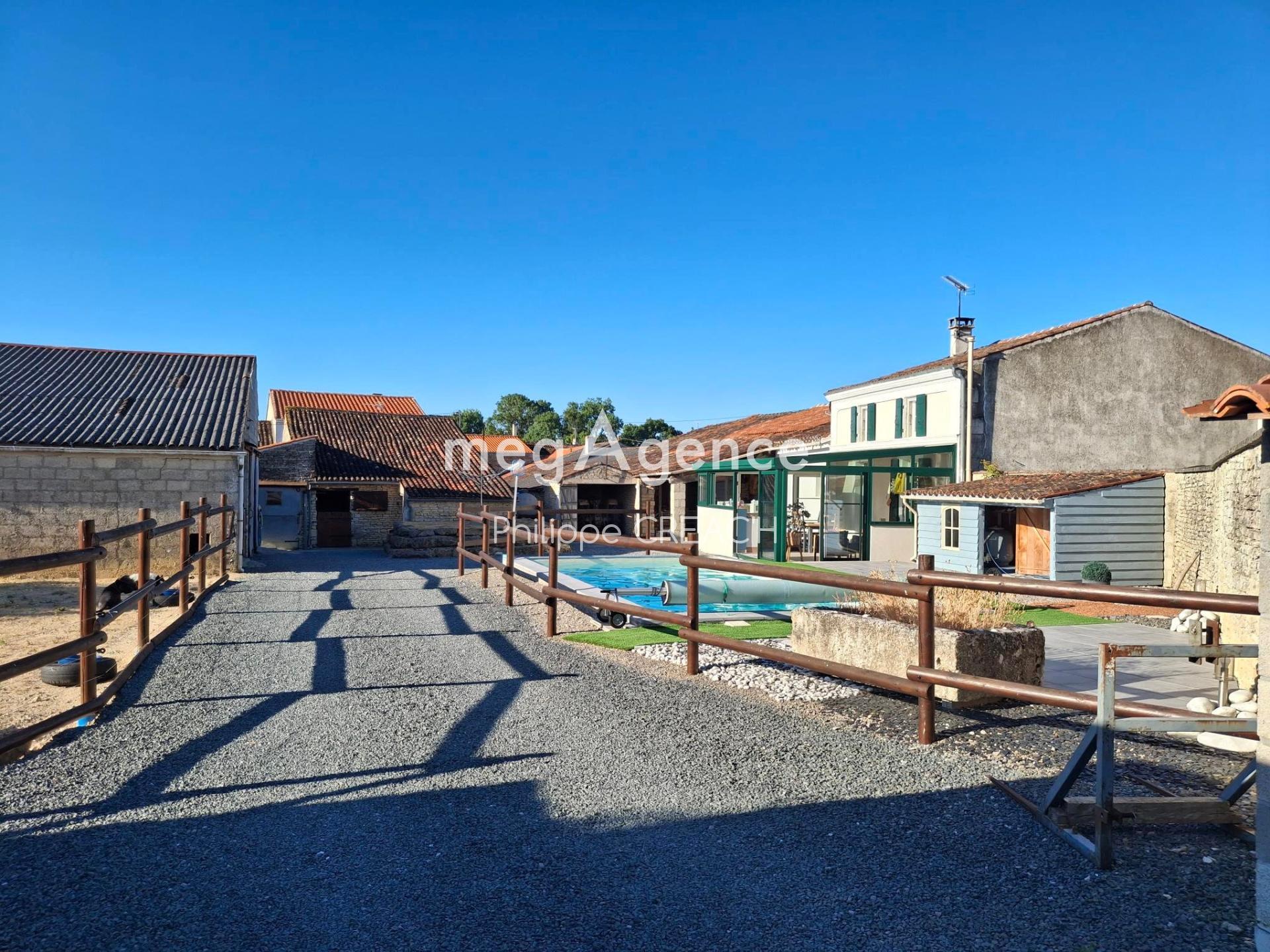 Maison 5 pièces 120 m² · à Asnières-la-Giraud · 120 m² · 336 000 €