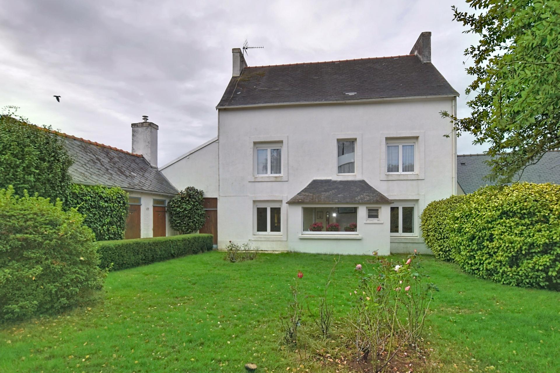 Maison 8 pièces 155 m² · à Quéménéven · 155 m² · 148 000 €