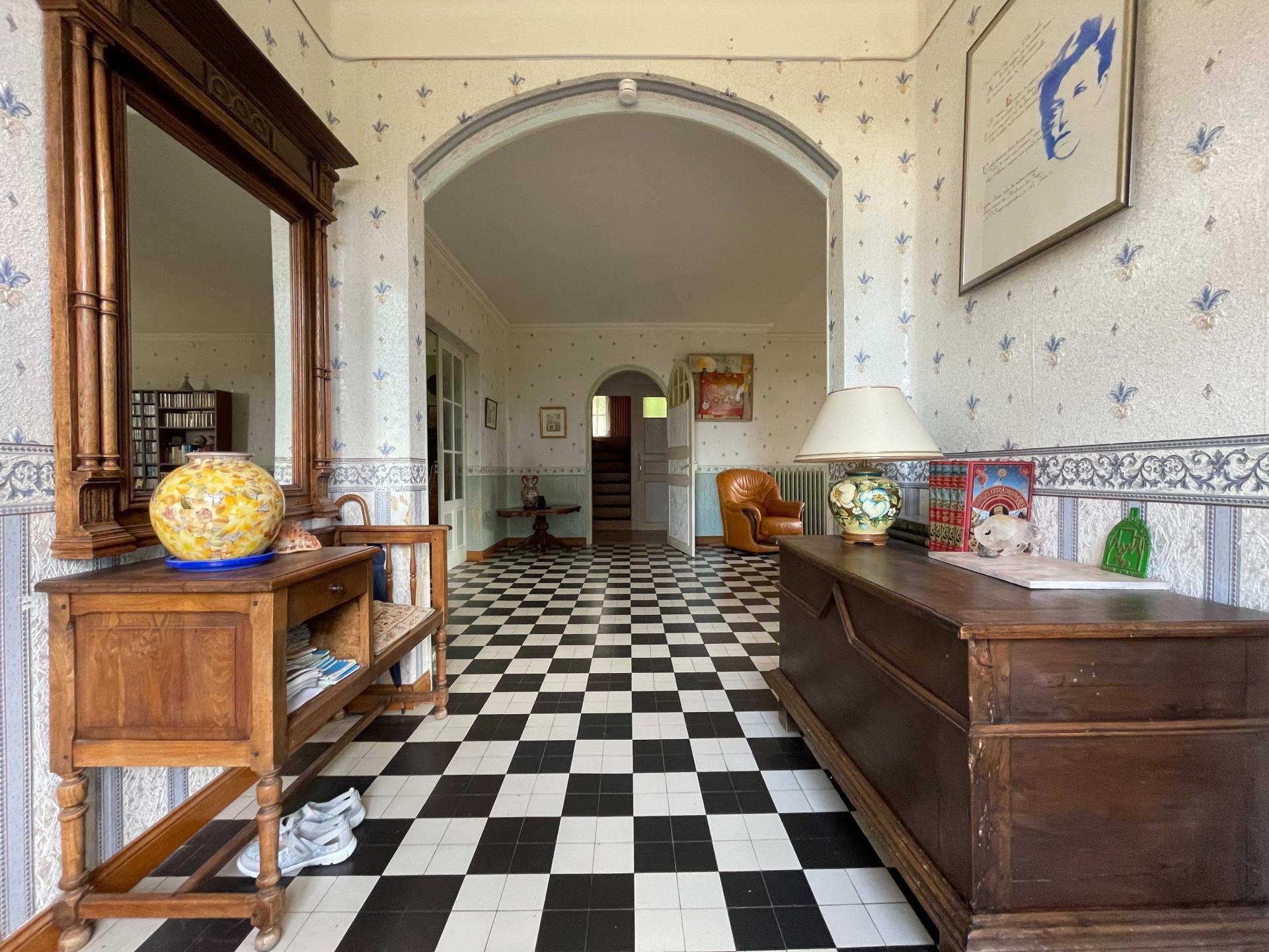 Maison 8 pièces 300 m² · à Cléré-les-Pins · 300 m² · 260 000 €