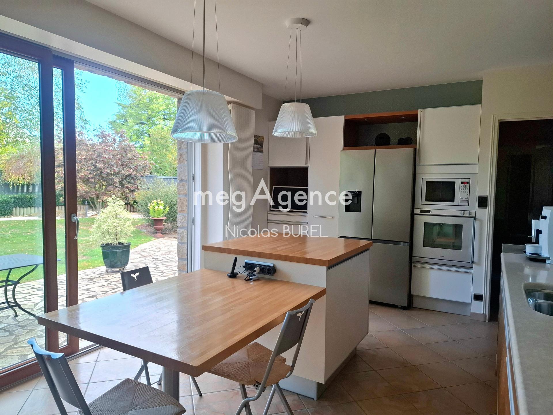 Maison 7 pièces 175 m² · à Oisseau · 175 m² · 238 000 €