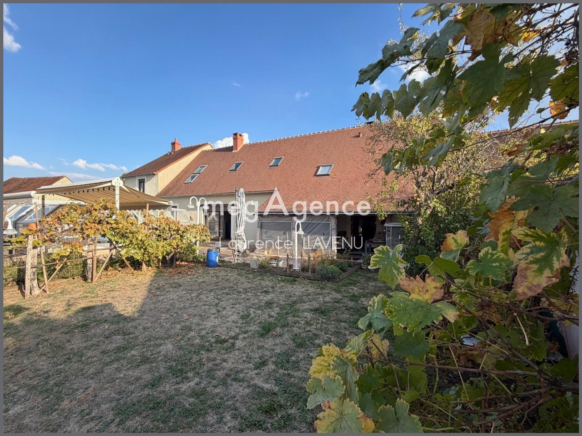 Maison 12 pièces 380 m² · à Bazaiges · 380 m² · 373 000 €