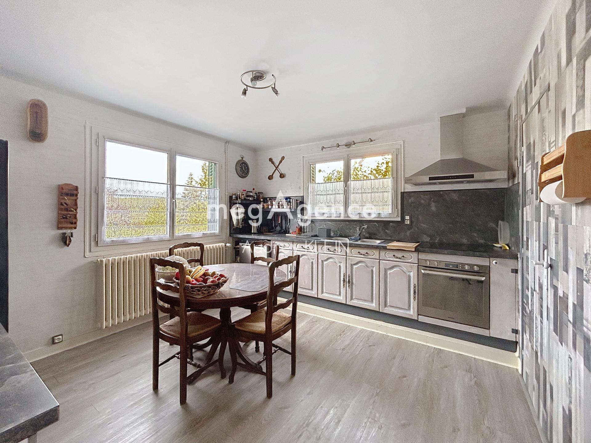 Maison 9 pièces 230 m² · à Armeau · 230 m² · 295 000 €