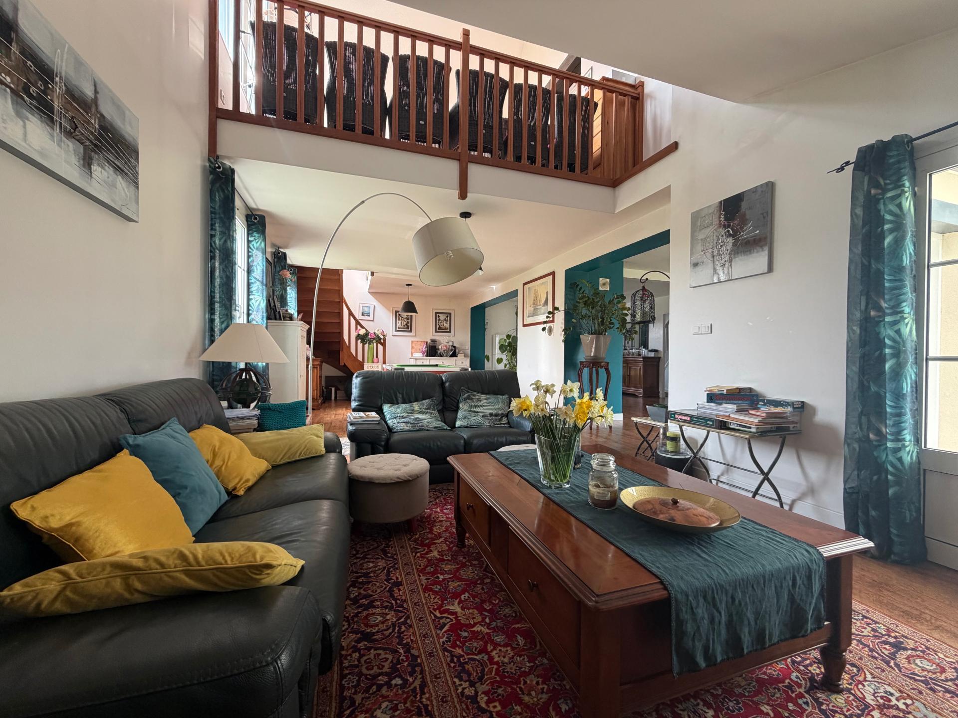 Maison 7 pièces 201 m² · au Louroux · 201 m² · 329 000 €