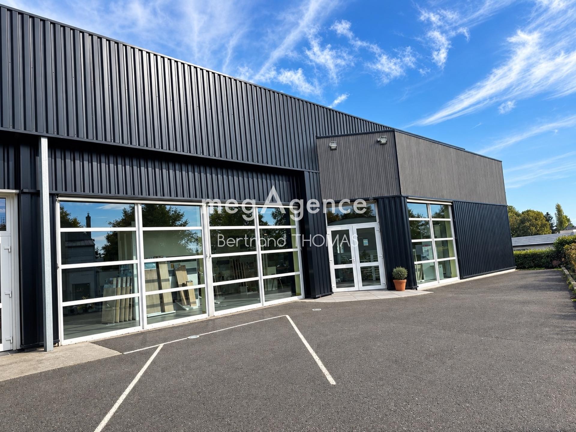 Local commercial 6 pièces 1535 m² · à Lécousse · 1 535 m² · 1 771 400 €
