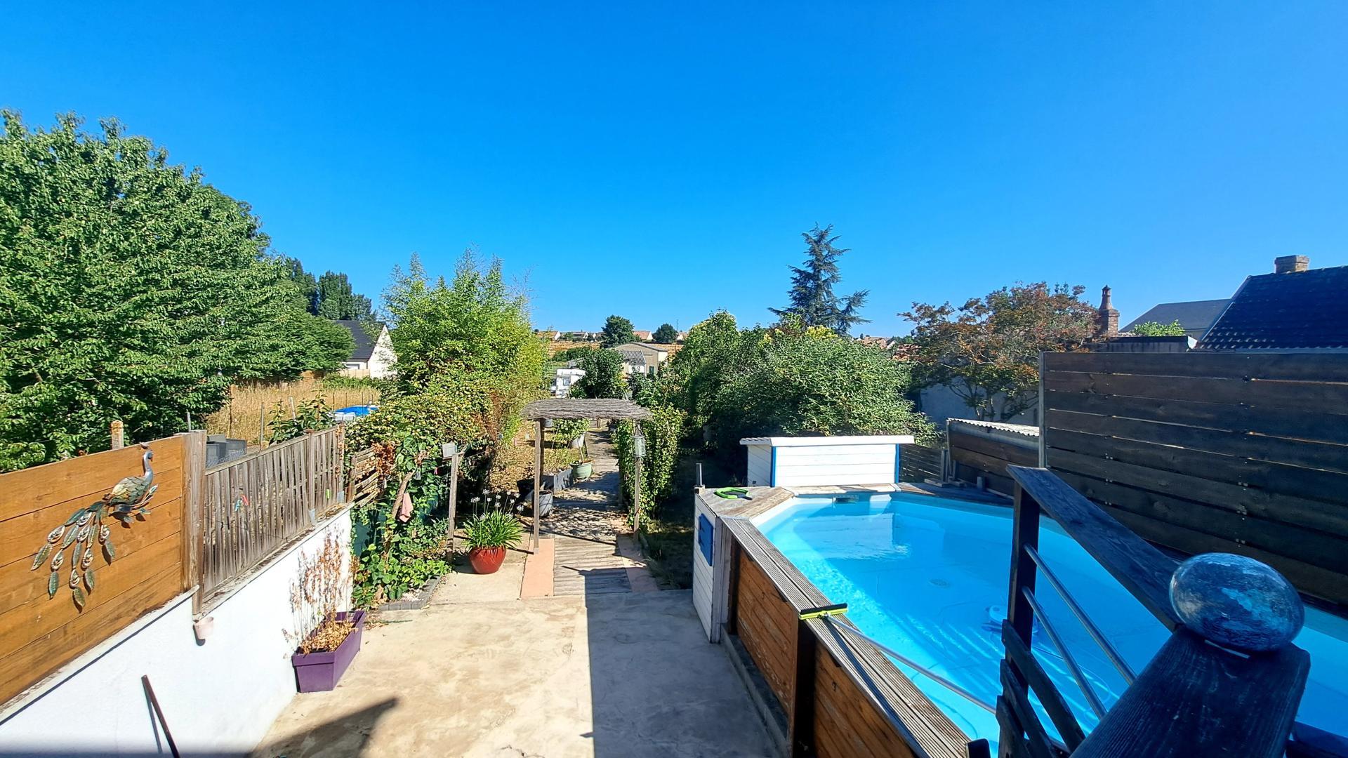 Maison 7 pièces 284 m² · à Cérans-Foulletourte · 284 m² · 262 000 €