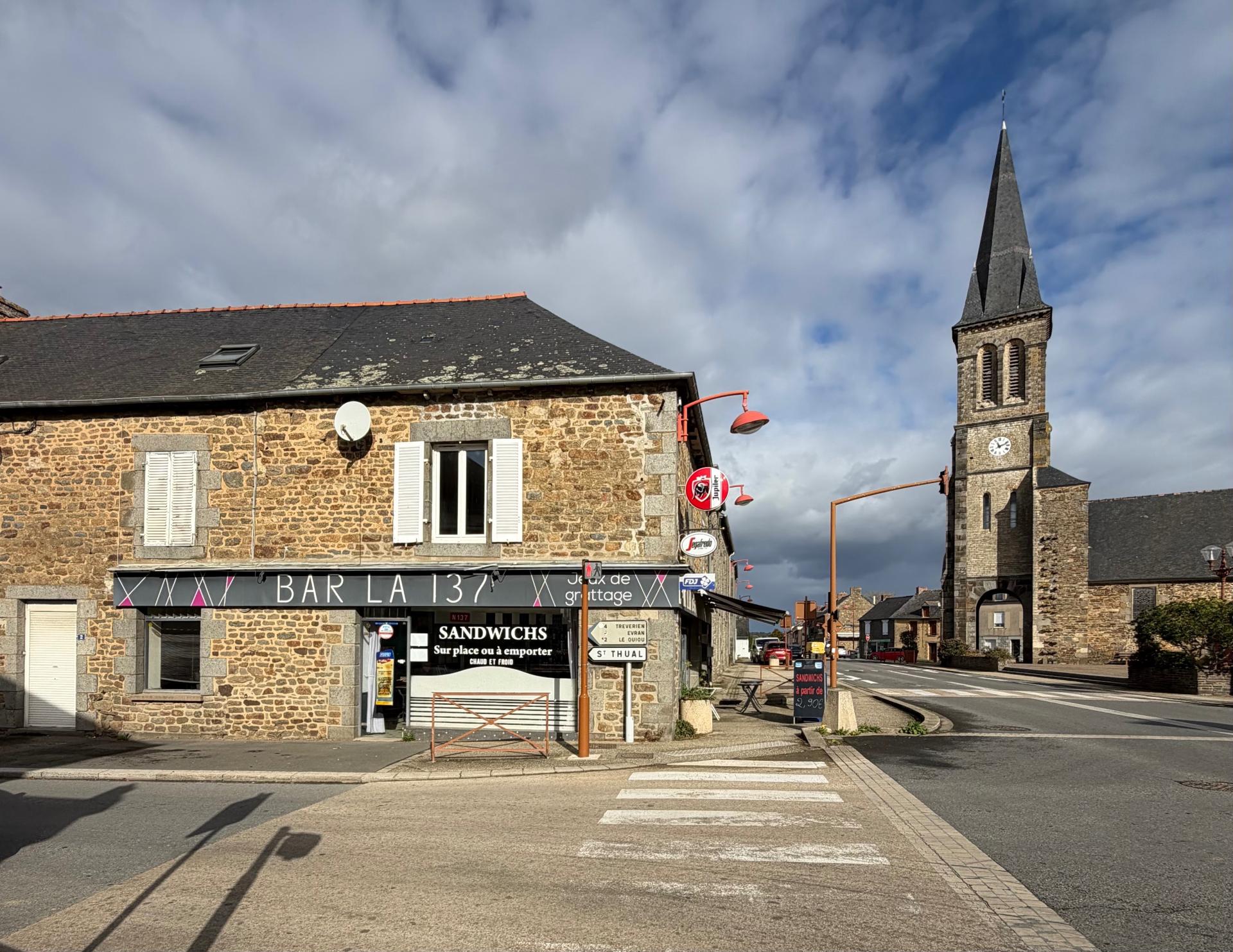 Local commercial 250 m² · à Saint-Domineuc · 250 m² · 45 200 €