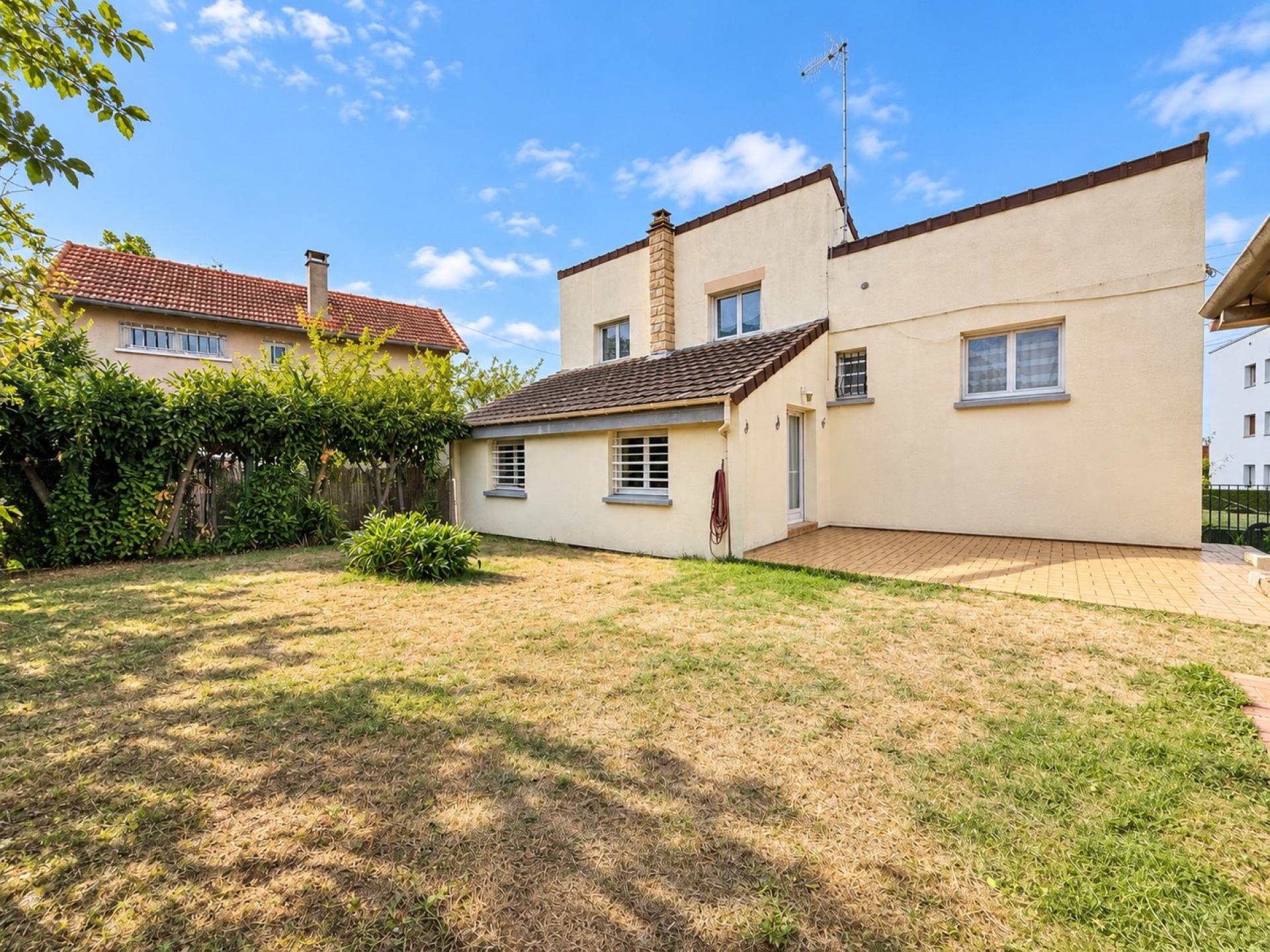 Maison 5 pièces 84 m² · à Brunoy · 84 m² · 325 000 €