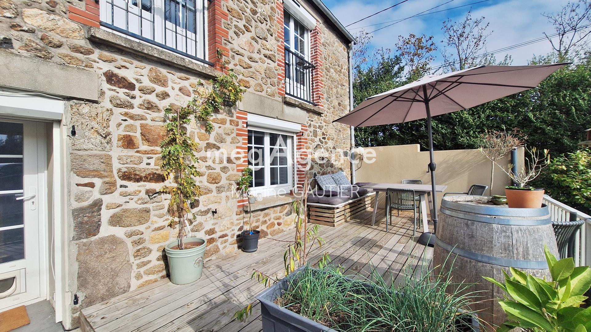 Maison 5 pièces 102 m² · à Saint-Coulomb · 102 m² · 383 000 €
