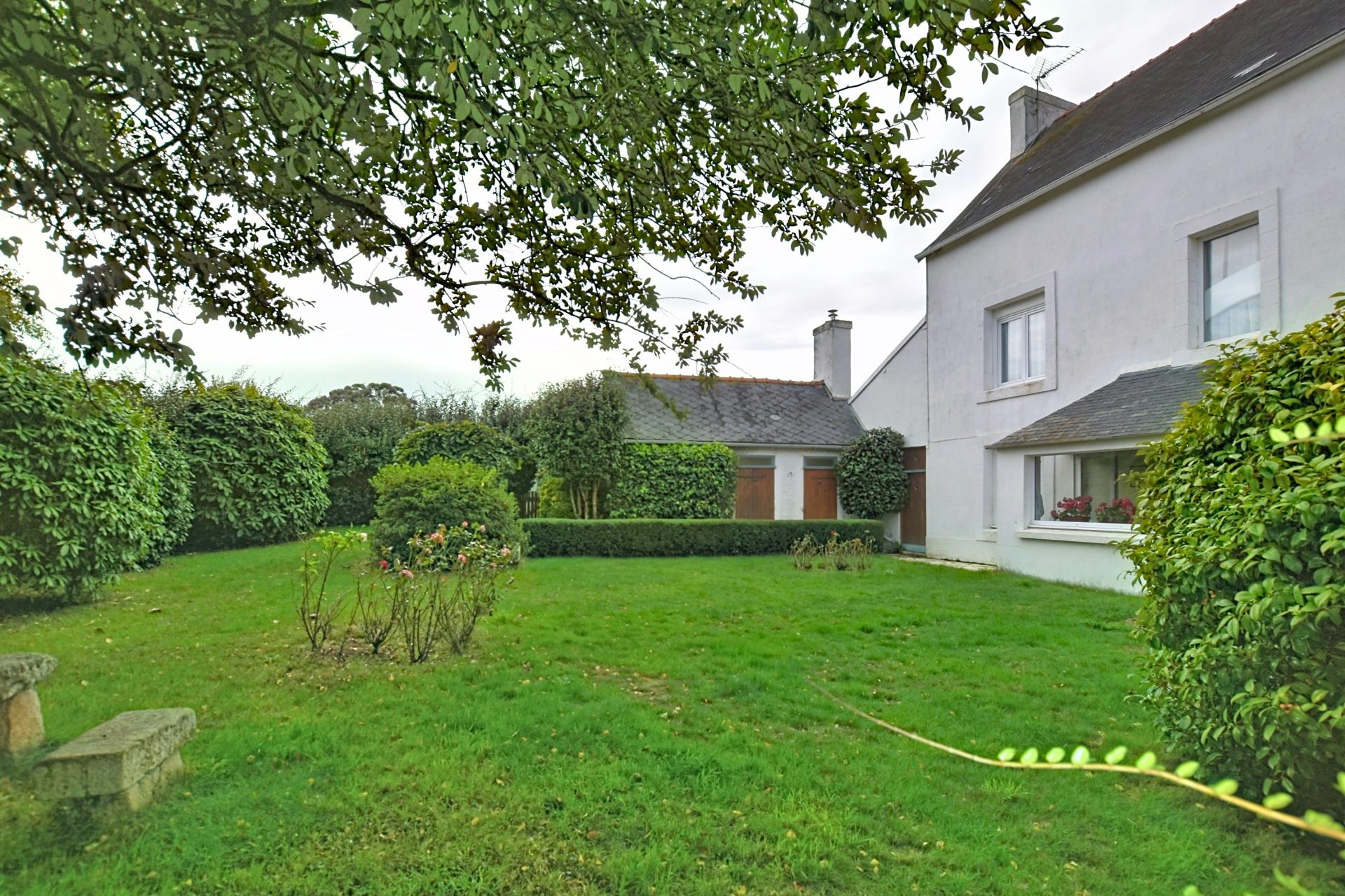 Maison 8 pièces 155 m² · à Quéménéven · 155 m² · 190 000 €