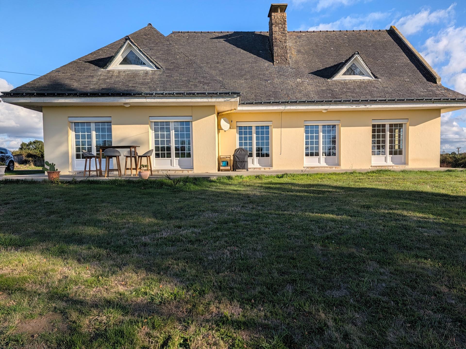Maison 7 pièces 193 m² · à Ploëzal · 193 m² · 312 000 €