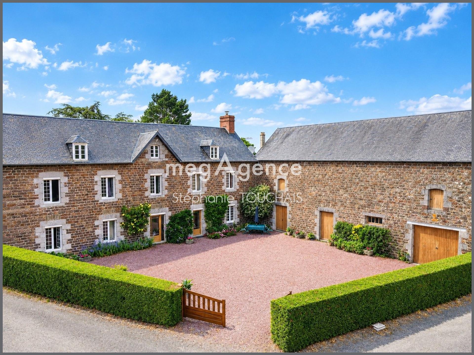 Maison 7 pièces 230 m² · à Cérences · 230 m² · 526 000 €